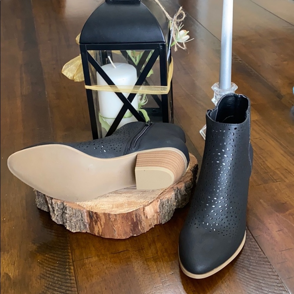Cato Booties - Picture 5 of 7